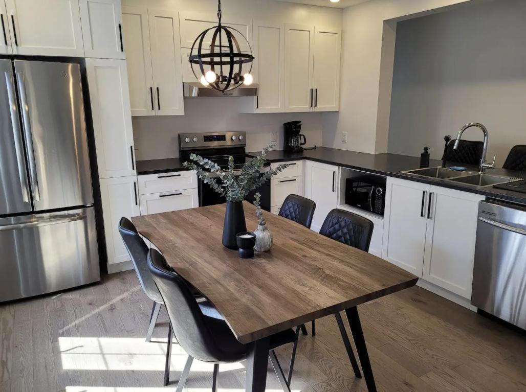 Free Parking, Beautiful 4 1/2- 2 Bedroom Apartment Montreal Exterior foto