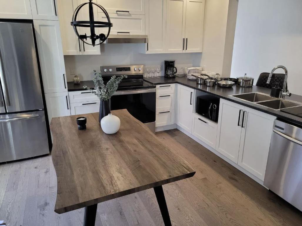 Free Parking, Beautiful 4 1/2- 2 Bedroom Apartment Montreal Exterior foto