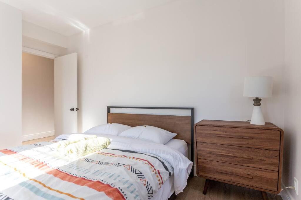 Free Parking, Beautiful 4 1/2- 2 Bedroom Apartment Montreal Exterior foto